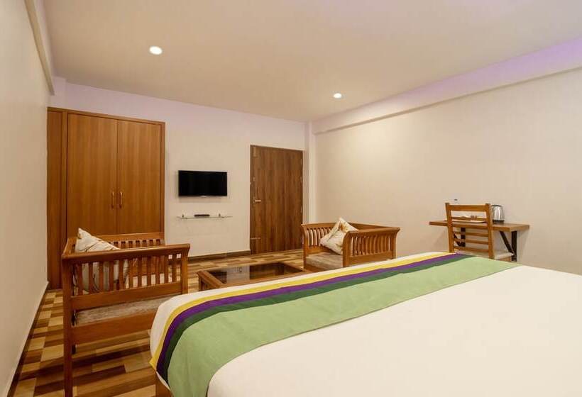 בית מלון כפרי Treebo Elite Plaza, 700 Mtrs From Madikeri Fort