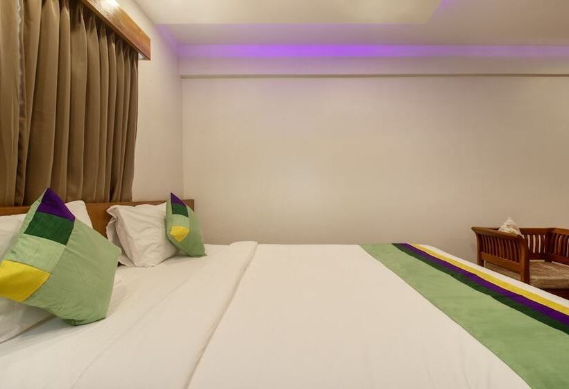 בית מלון כפרי Treebo Elite Plaza, 700 Mtrs From Madikeri Fort