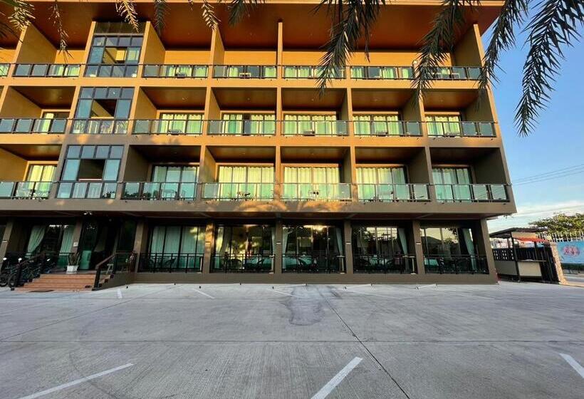 בית מלון כפרי Triple O Phala Beach