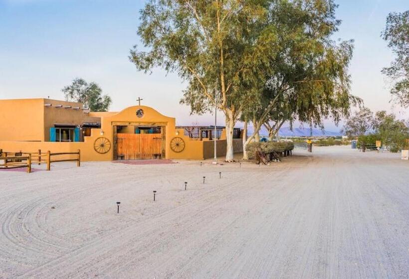 فندق Your Own Private Ranch In The Desert With Horses And Acres Of Property