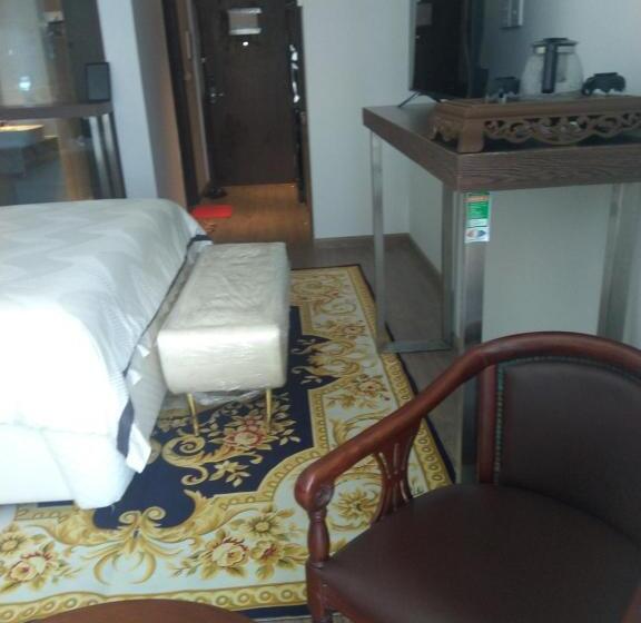 Jack Luxury Hotel Room   Mandala Wydham Mũi Né