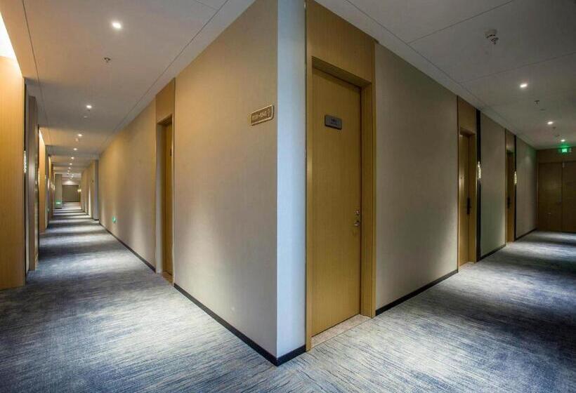 Magnotel Business Hotel Zhenjiang South Station Greenland Square