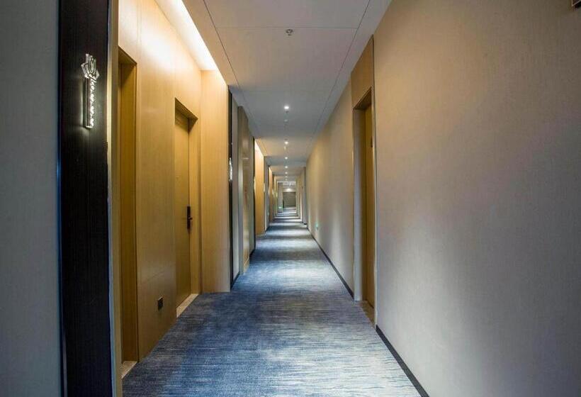 Magnotel Business Hotel Zhenjiang South Station Greenland Square