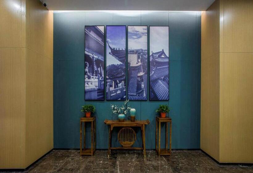 Magnotel Business Hotel Zhenjiang South Station Greenland Square