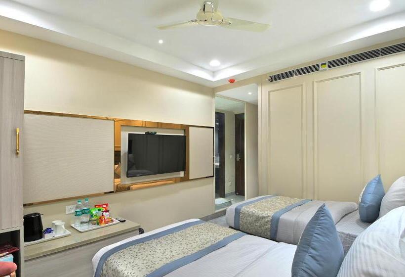 Newly Built Hotel Sapphire House Paharganj 5mins Walk From Railway Station And Metro Station