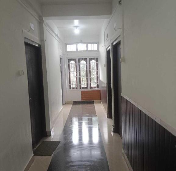 Oyo 81279 Hotel High East