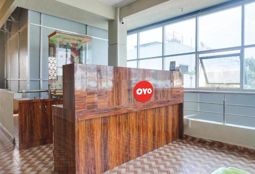 Oyo Flagship Hotel Crown & Lodge