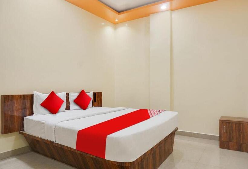 Oyo Flagship Hotel Crown & Lodge