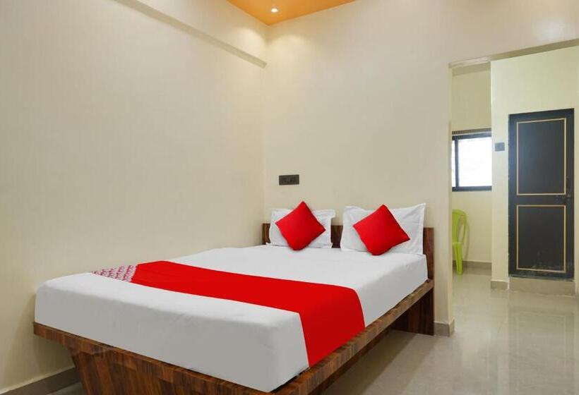 Oyo Flagship Hotel Crown & Lodge