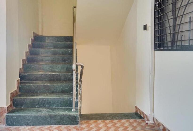 Oyo Flagship Hotel Crown & Lodge