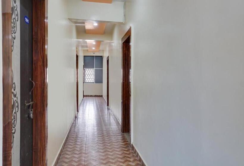 Oyo Flagship Hotel Crown & Lodge