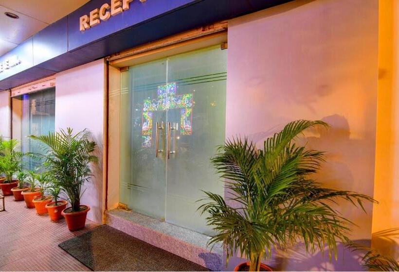 Oyo Hotel Prabhat Inn