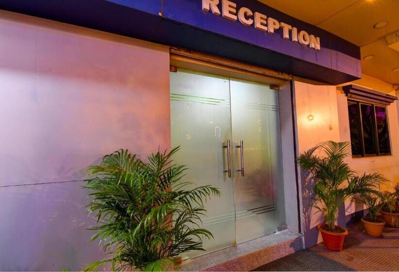 Oyo Hotel Prabhat Inn