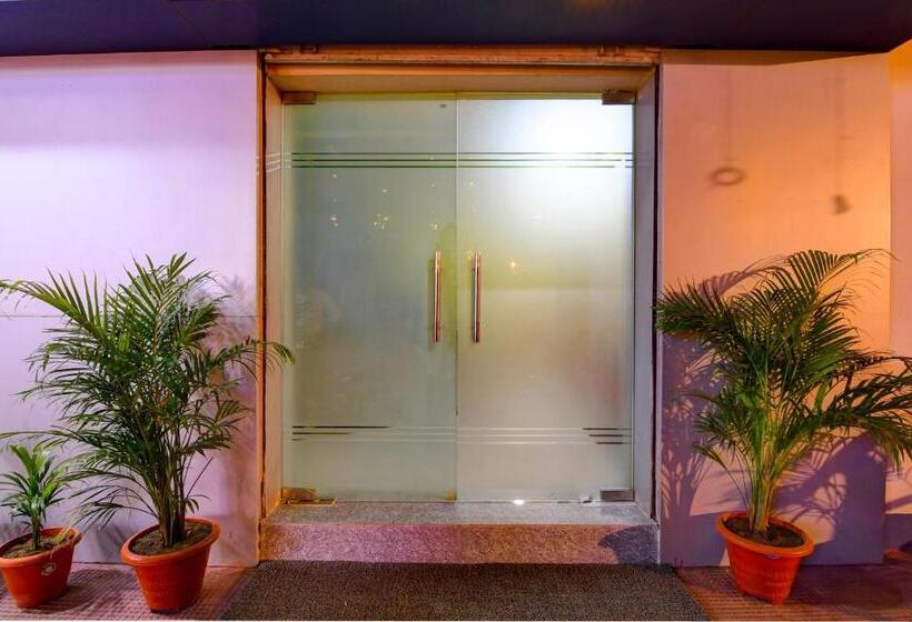 Oyo Hotel Prabhat Inn