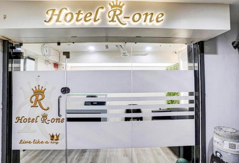 Oyo Hotel R One