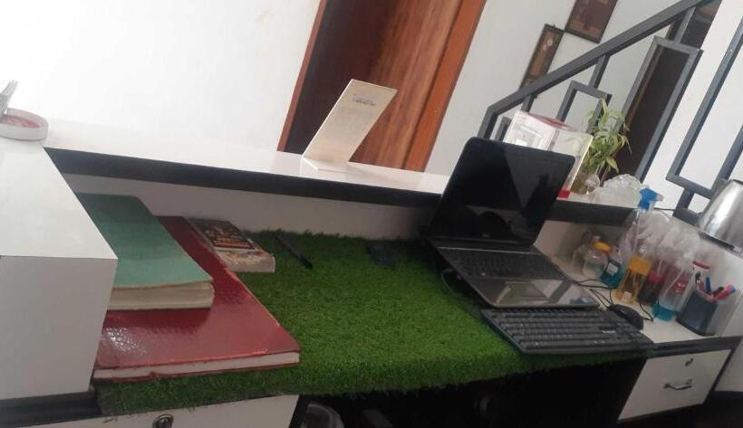 Отель O Red Royals