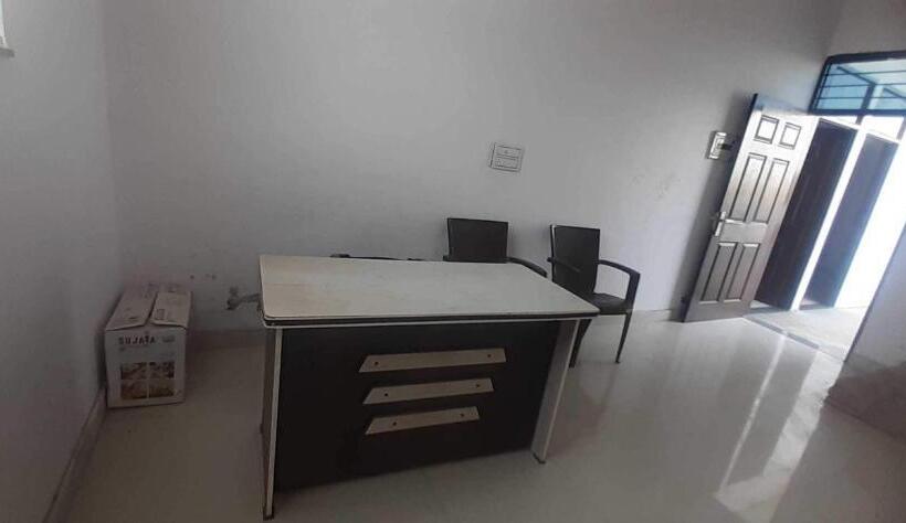 Отель O Red Royals