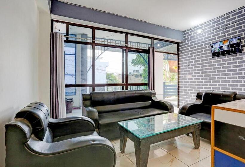 Oyo Hotel The Selaqui Paradise