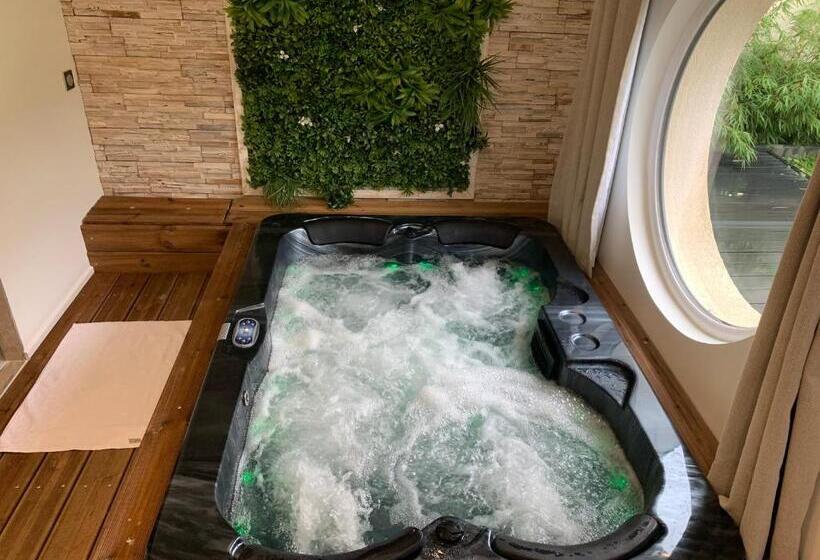 Пансион Chambre Romantique Avec Jacuzzi Privée