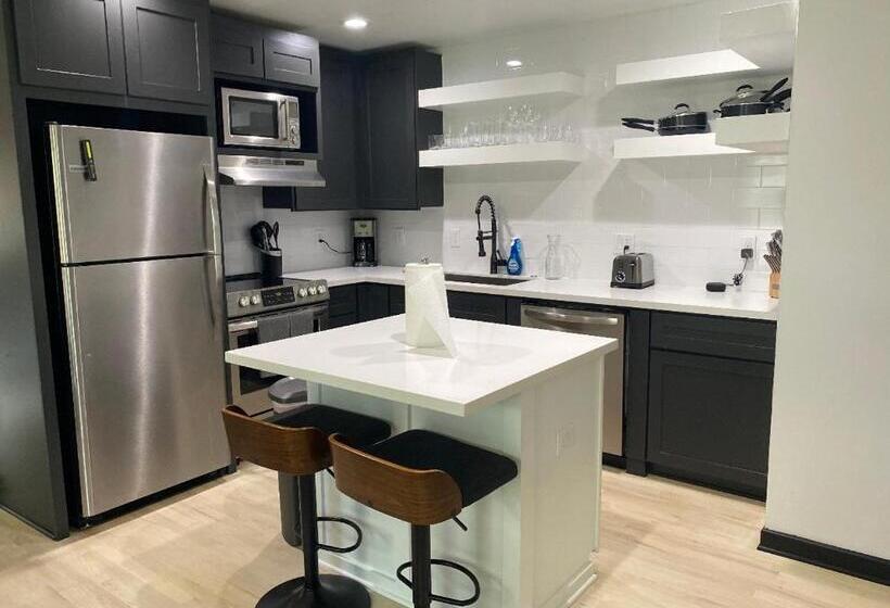 پانسیون Champion Suite; Modern Guesthouse
