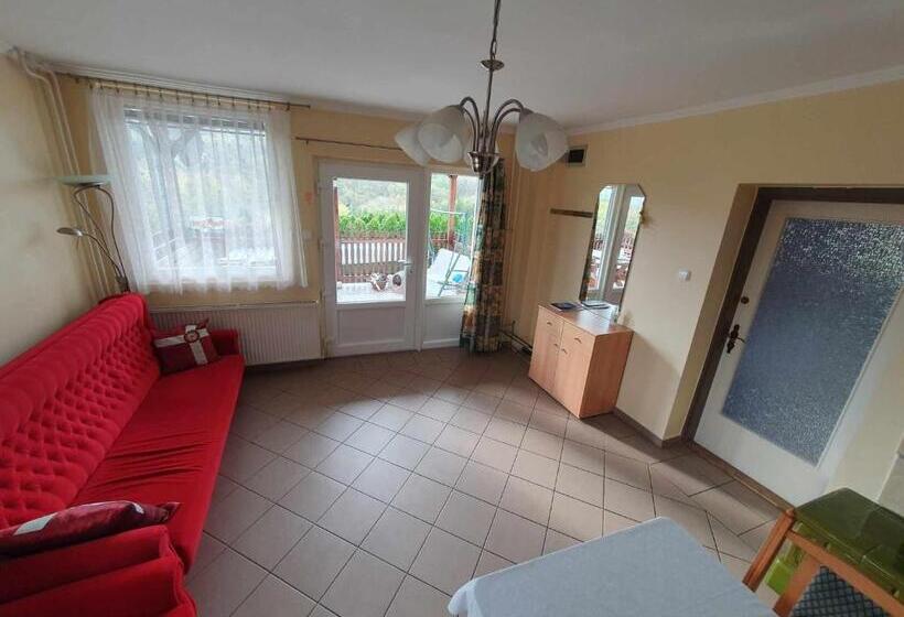 بنسيون Egervári Béres Vendégház  Középső Apartman