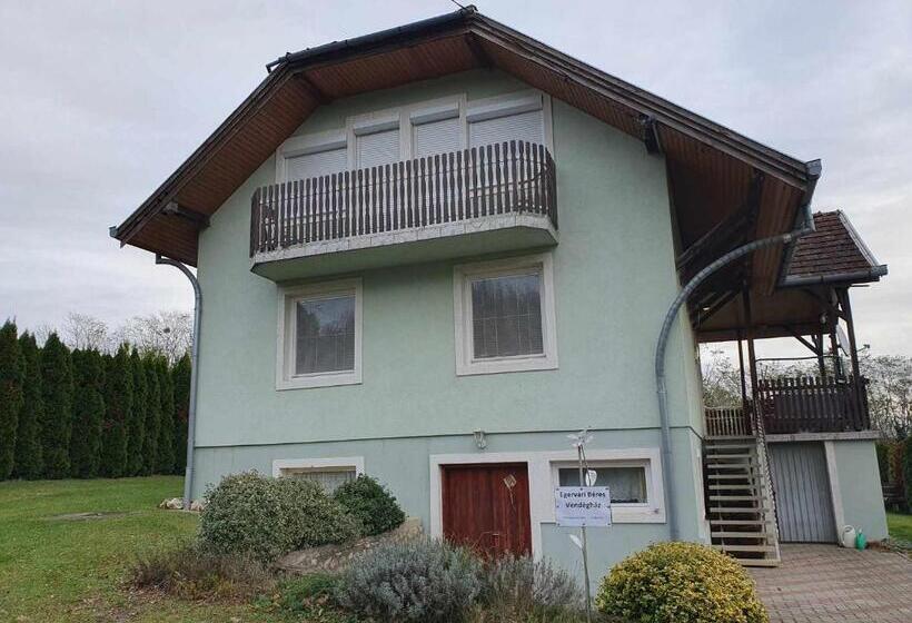 بنسيون Egervári Béres Vendégház  Középső Apartman