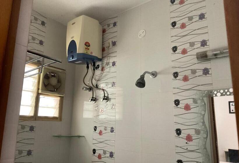 Пансион Fiesta House Pallikaranai