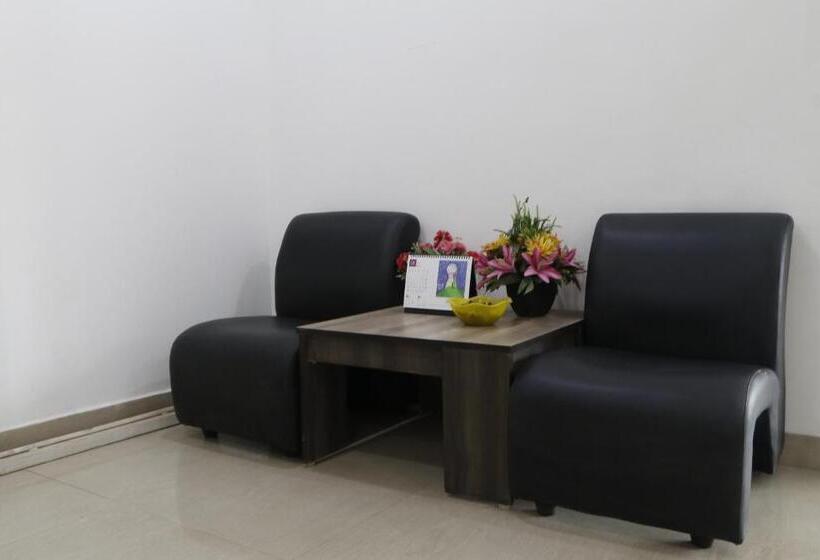 Пансион Fiesta House Pallikaranai