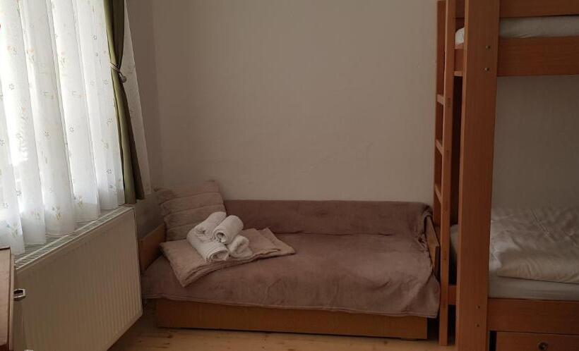 ペンション Hortenzia Vendégház Márianosztra