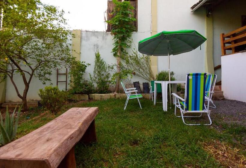 פנסיון Hostel Dikasa