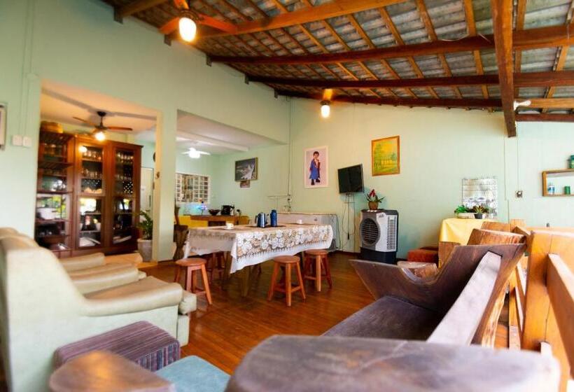 פנסיון Hostel Dikasa