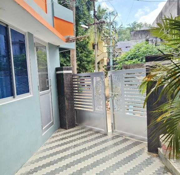 פנסיון Liya Guest House