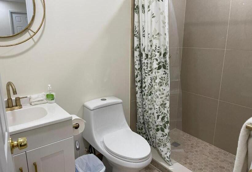 Пансион Efficiency In A Guest House Close To Wellington