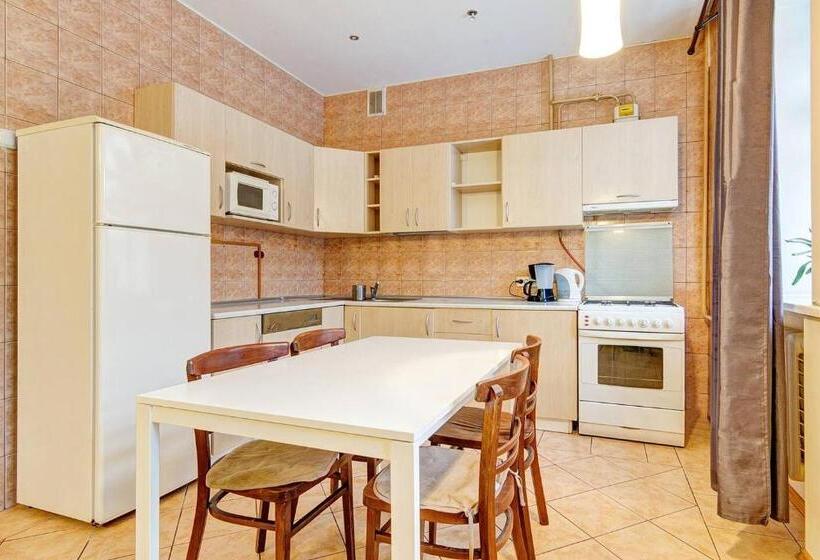 بنسيون Private Rooms With Balcony Next To Station