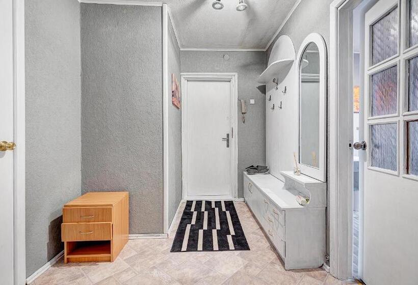 بنسيون Private Rooms With Balcony Next To Station