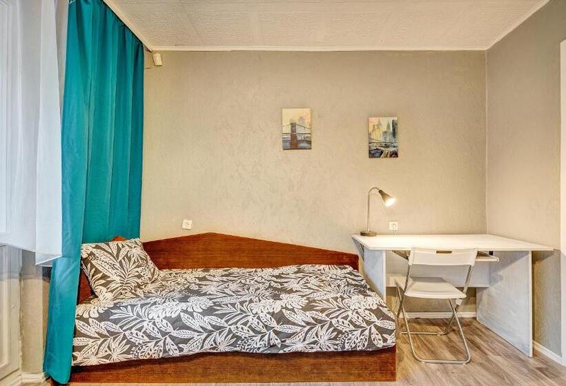 بنسيون Private Rooms With Balcony Next To Station