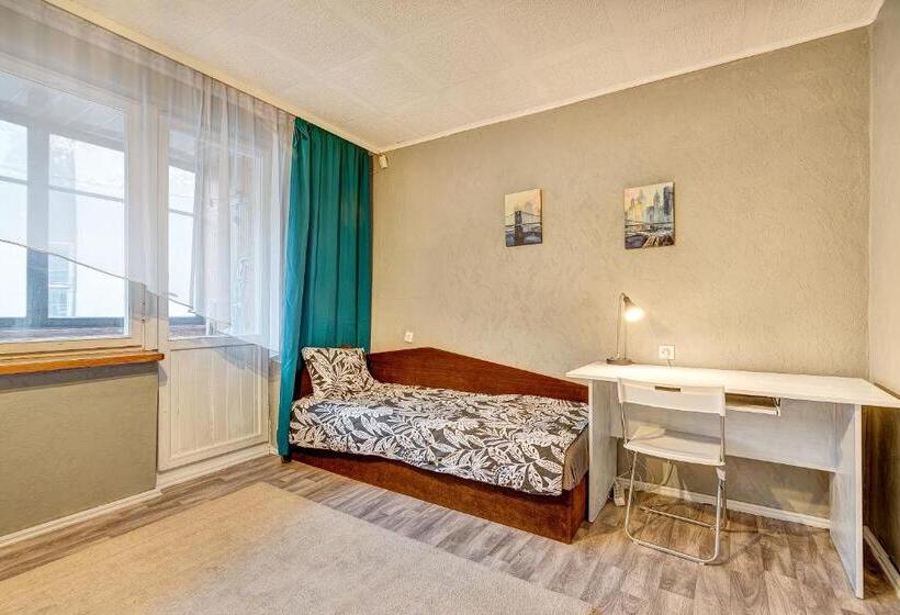 بنسيون Private Rooms With Balcony Next To Station