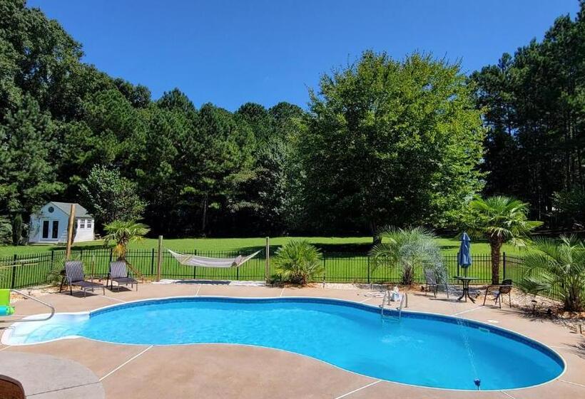 펜션 Quiet Cozy Griffin Guesthouse With Pool & Firepit