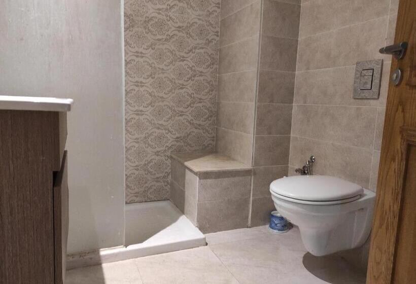 پانسیون Room In Apartment Refined Elegance Cite Les Palmiers