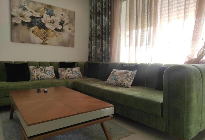 پانسیون Room In Apartment Refined Elegance Cite Les Palmiers