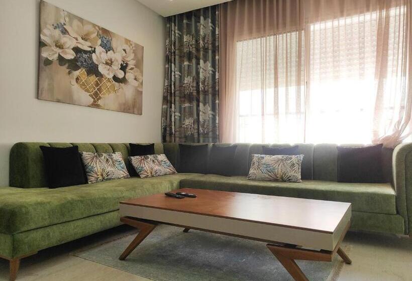 پانسیون Room In Apartment Refined Elegance Cite Les Palmiers