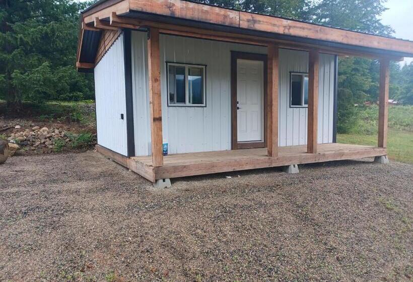 פנסיון Wells Gray Stay And Play