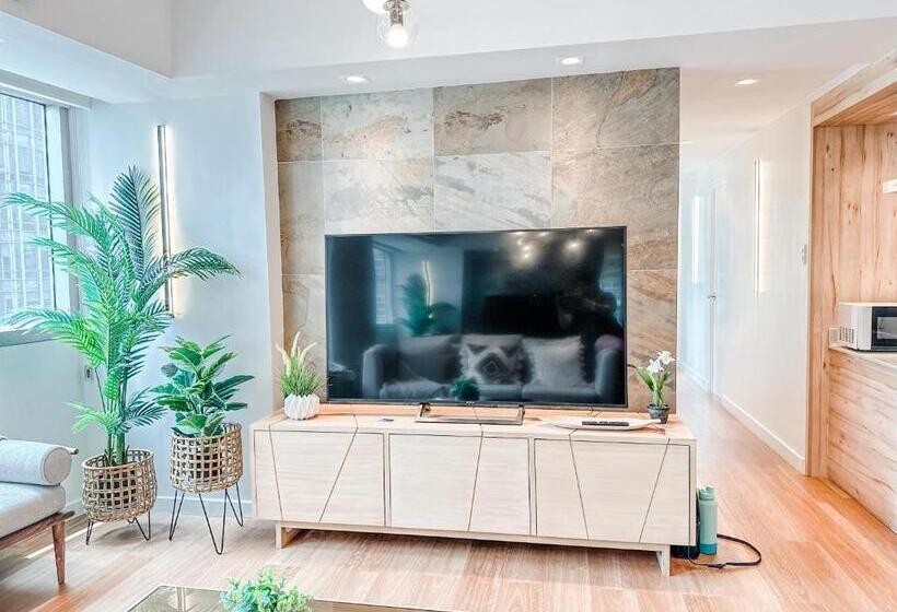 Vibrant Oasis With The Best View + Fast Wifi