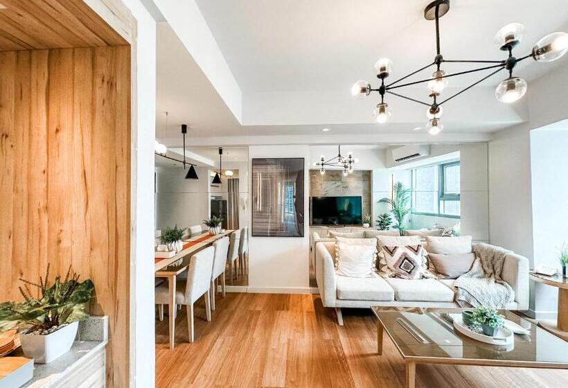 Vibrant Oasis With The Best View + Fast Wifi