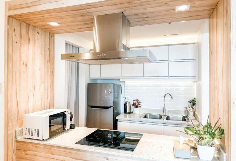 Vibrant Oasis With The Best View + Fast Wifi