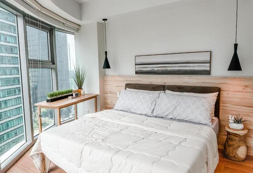 Vibrant Oasis With The Best View + Fast Wifi