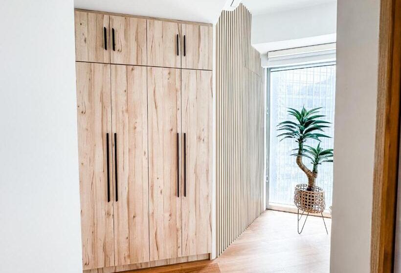 Vibrant Oasis With The Best View + Fast Wifi