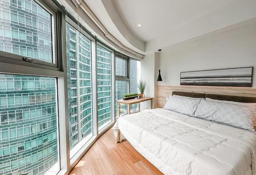 Vibrant Oasis With The Best View + Fast Wifi