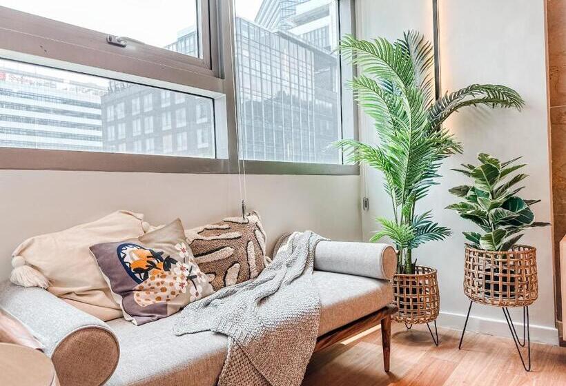 Vibrant Oasis With The Best View + Fast Wifi