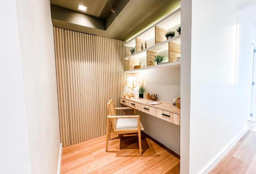 Vibrant Oasis With The Best View + Fast Wifi